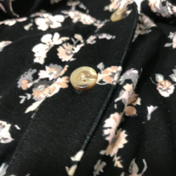 Issac Mizrahi Live! Black Floral Print Blouse Top EUC Medium M Button Down Front - Picture 6 of 9